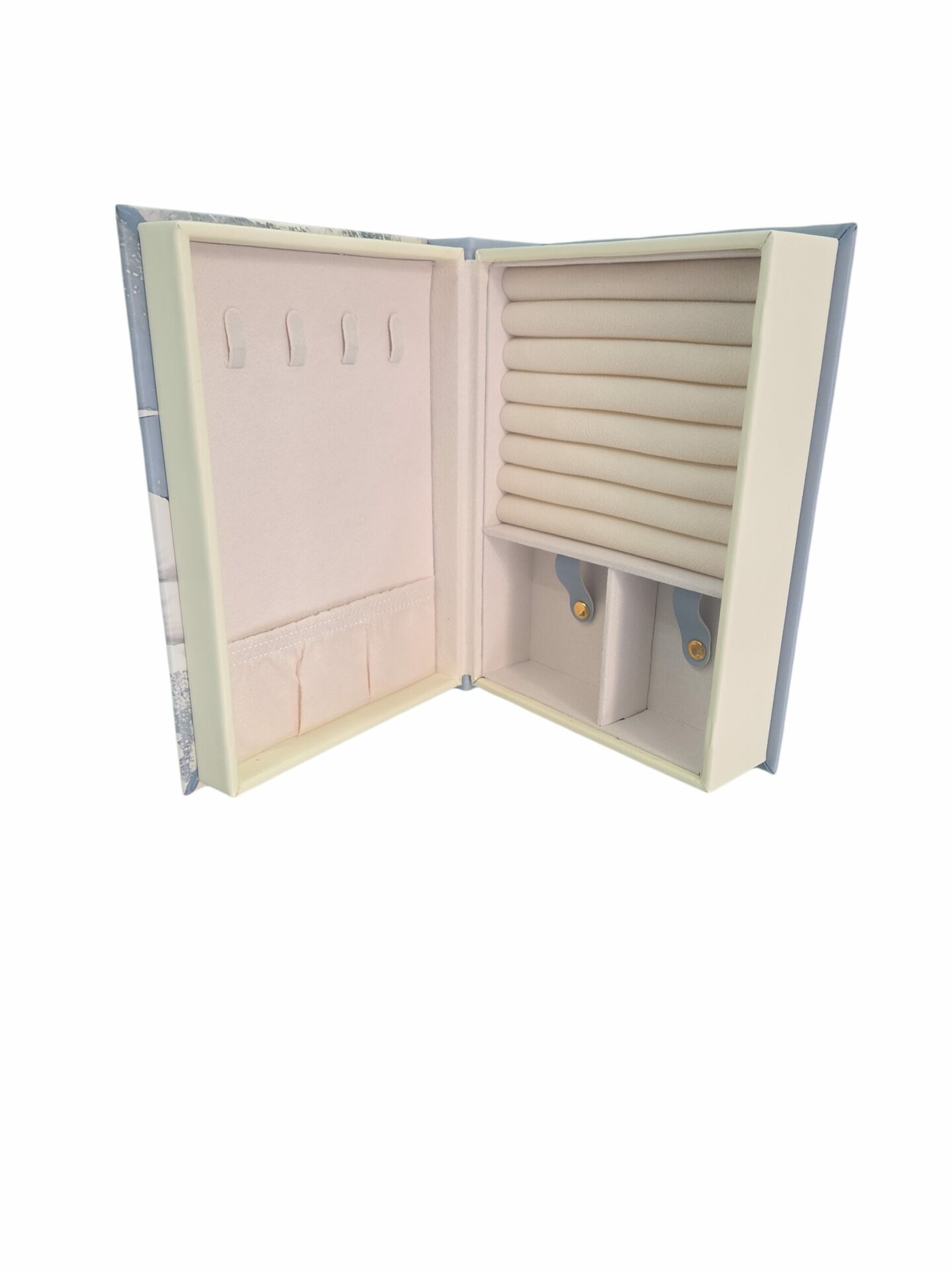 Portagioie libro in cartone con copertina floreale interno rivestito con vari scomparti
misure P15 H7 L20 Spedizione Gratuita Portagioie libro in cartone con copertina floreale interno rivestito con vari scomparti
misure P15 H7 L20 Spedizione Gratuita