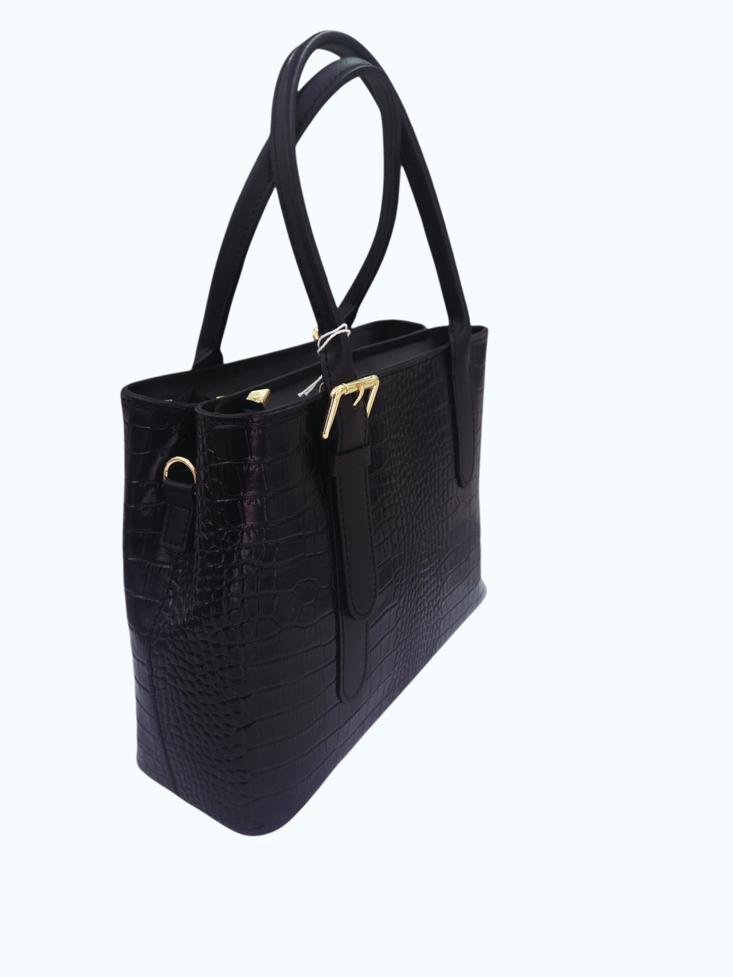 Borsa in vera pelle nera, stampo coccodrillo, con doppia apertura con zip, dotata di tracolla. interno foderato con tasche laterali. vera pelle made Italy 
misure L 31 B12  H24 Spedizione Gratuita