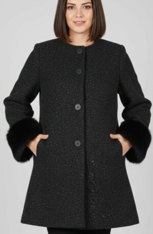 Cappotto nero collo coreano con polsi in ecopelliccia. taglia unica. Spedizione Gratuita