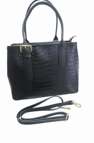 Borsa in vera pelle nera, stampo coccodrillo, con doppia apertura con zip, dotata di tracolla. interno foderato con tasche laterali. vera pelle made Italy 
misure L 31 B12  H24 Spedizione Gratuita