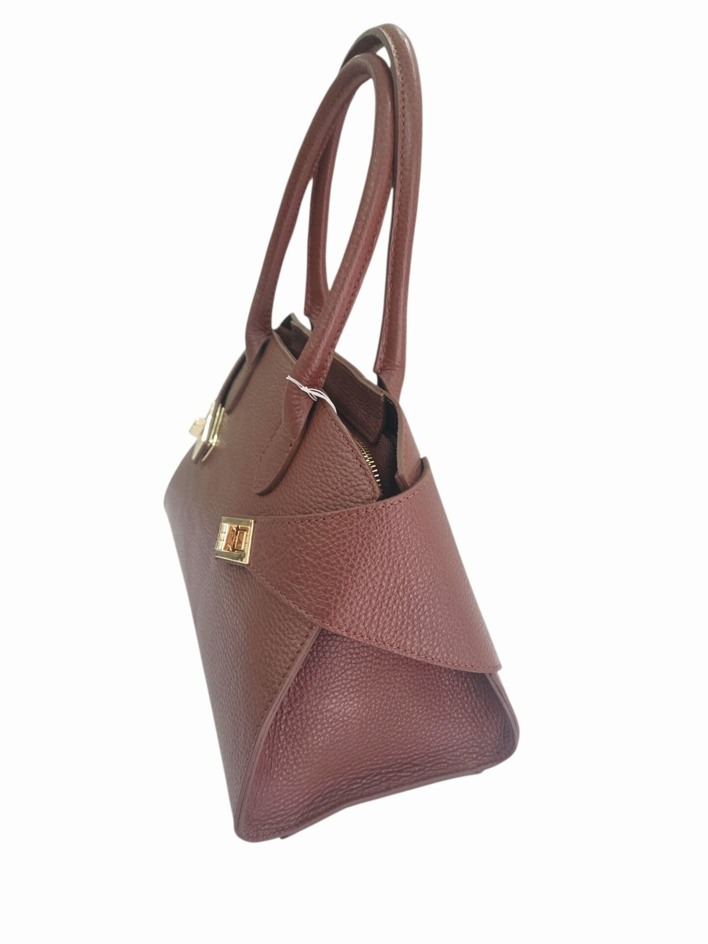 Borsa in vera pelle marrone  chiaro, made Italy, dotata di tracolla, chisura con zip interno foderato con tasche laterali.
misure L32 B 12 H22 Spedizione Gratuita