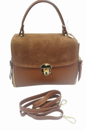 Borsa realizzata in vera pelle e camoscio colore cuoio,made Italy,  dotata di tracolla, interno foderato con tre scomparti di cui centrale con zip, tasca con zip.interna laterale misure L 26 B10 H 20 Spedizione Gratuita