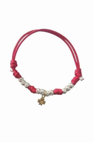 Bracciale modello dodo regolabile,unisex, realizzato con tessuto rosso lavabile,dadini in argento925 e ciondolo quadrifoglio dorato in argento925 Spedizione Gratuita