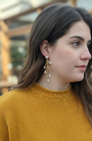 Orecchini  realizzati con ottone e perle di fiume 
lunghezza 9cm
peso 11.4gr Spedizione Gratuita