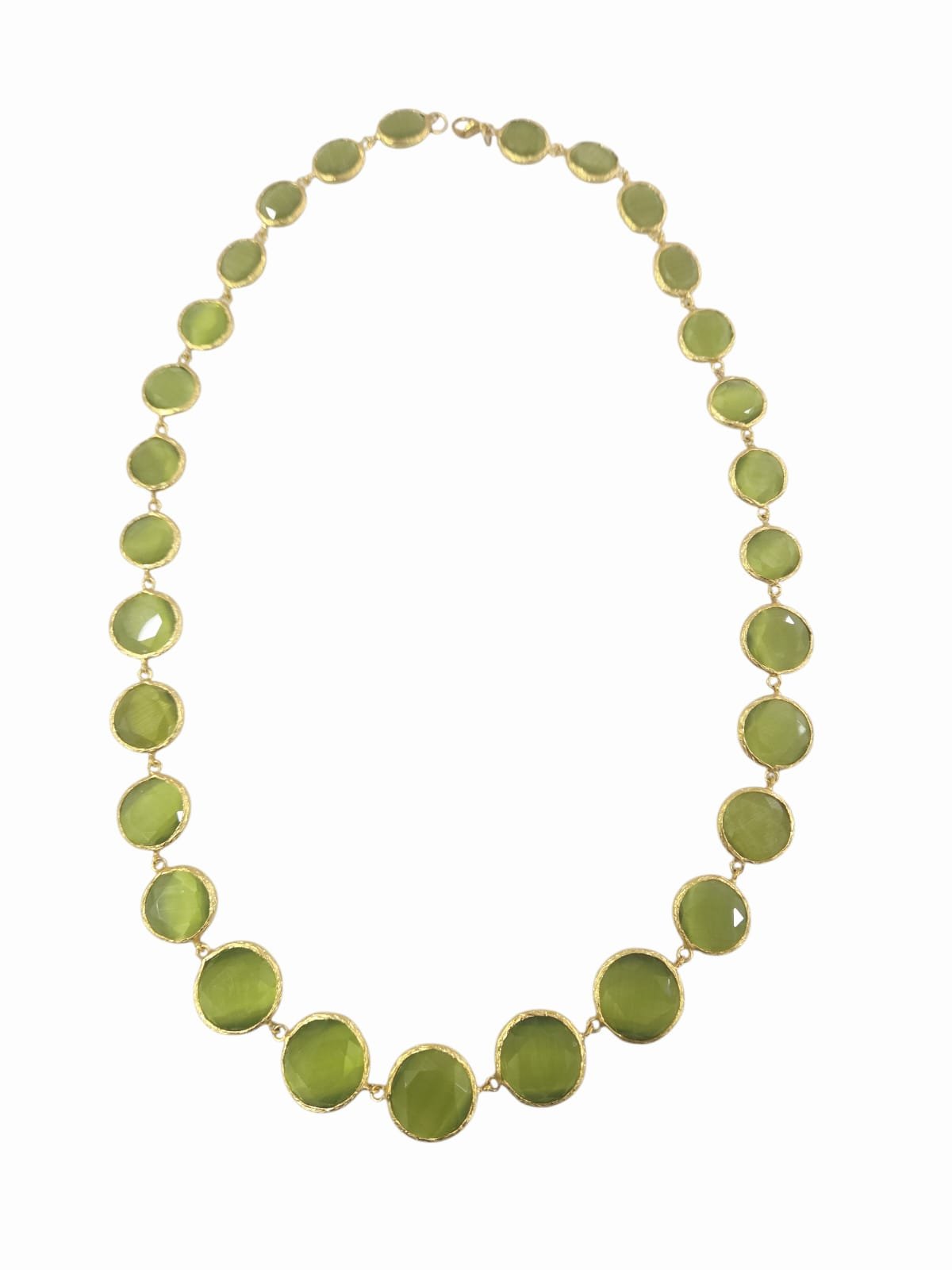 Collana girocollo realizzata con occhio di gatto vari colori contornata da ottone.  Lunghezza 50cm Spedizione Gratuita