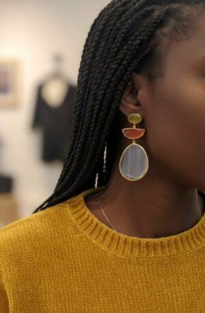 Earrings made with cat's eye: yellow orange and neutral, surrounded by brass length 7cm weight 13.8gr Free shipping Orecchini realizzati con occhio di gatto :giallo arancio e neutro, circondato da ottone lunghezza 7cmpeso 13.8gr Spedizione Gratuita