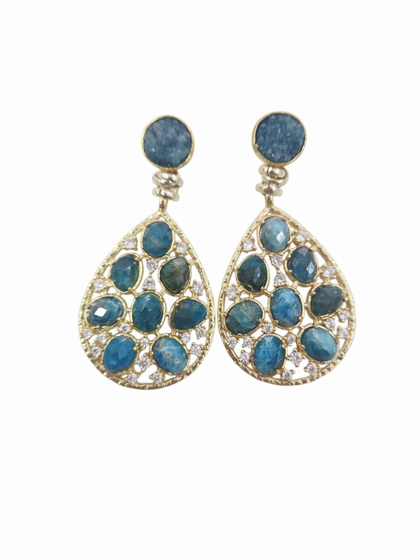 Orecchini realizzati connpietre in apatite e zirconi su base in ottone. Perno druzy con ago e farfalla
lunghezza 5.5cm
peso 11.2gr Spedizione Gratuita Orecchini realizzati connpietre in apatite e zirconi su base in ottone. Perno druzy con ago e farfalla
lunghezza 5.5cm
peso 11.2gr Spedizione Gratuita