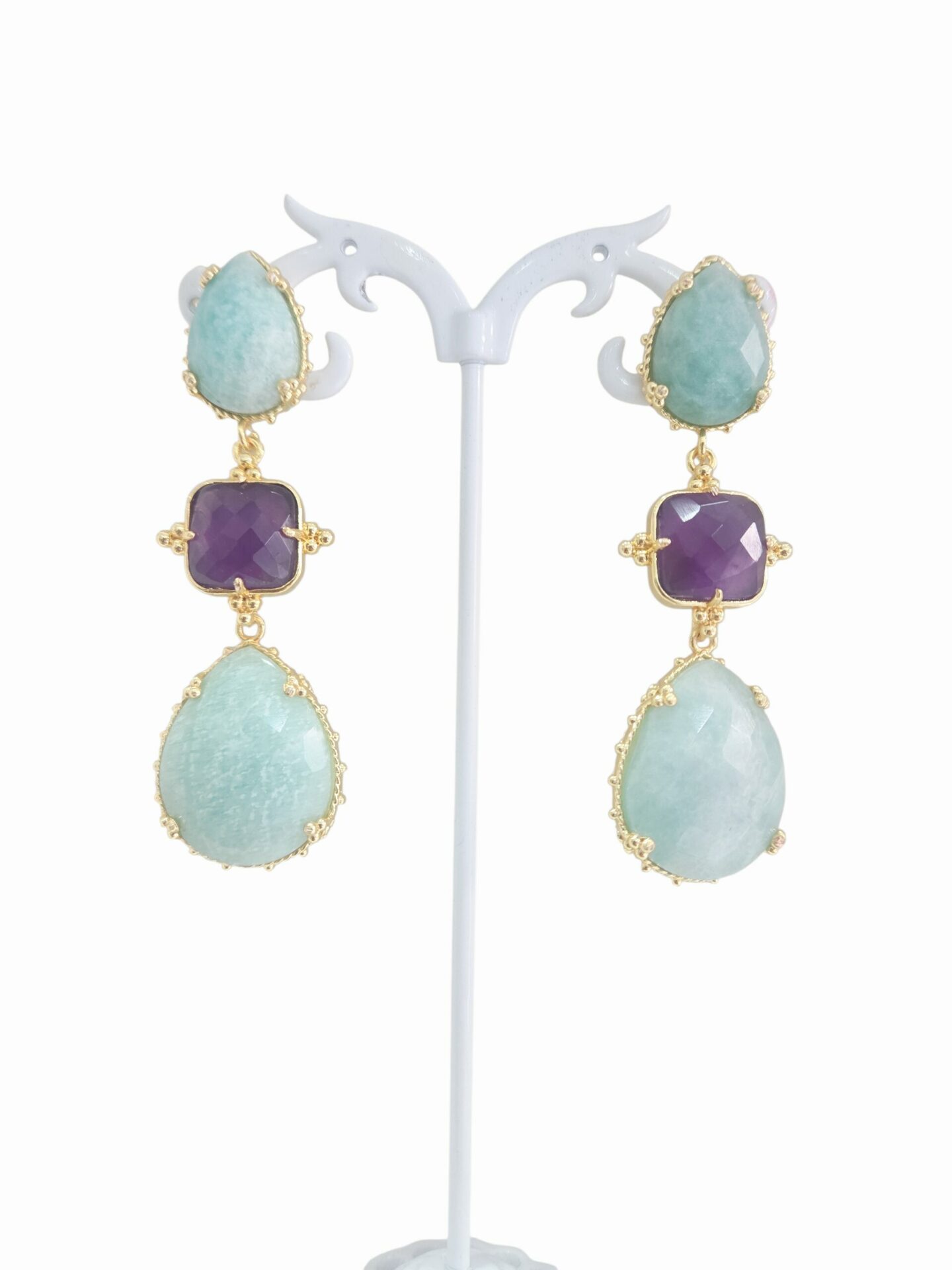 Orecchini realizzati con amazzonite e ametista contornati da ottone peso 14.9grlunghezza 7cm Spedizione Gratuita Orecchini realizzati con amazzonite e ametista contornati da ottone peso 14.9grlunghezza 7cm Spedizione Gratuita