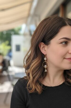 Orecchini realizzati con ottone pietra di luna
lunghezza 8cm
peso 3.8gr Spedizione Gratuita Orecchini realizzati con ottone pietra di luna
lunghezza 8cm
peso 3.8gr Spedizione Gratuita