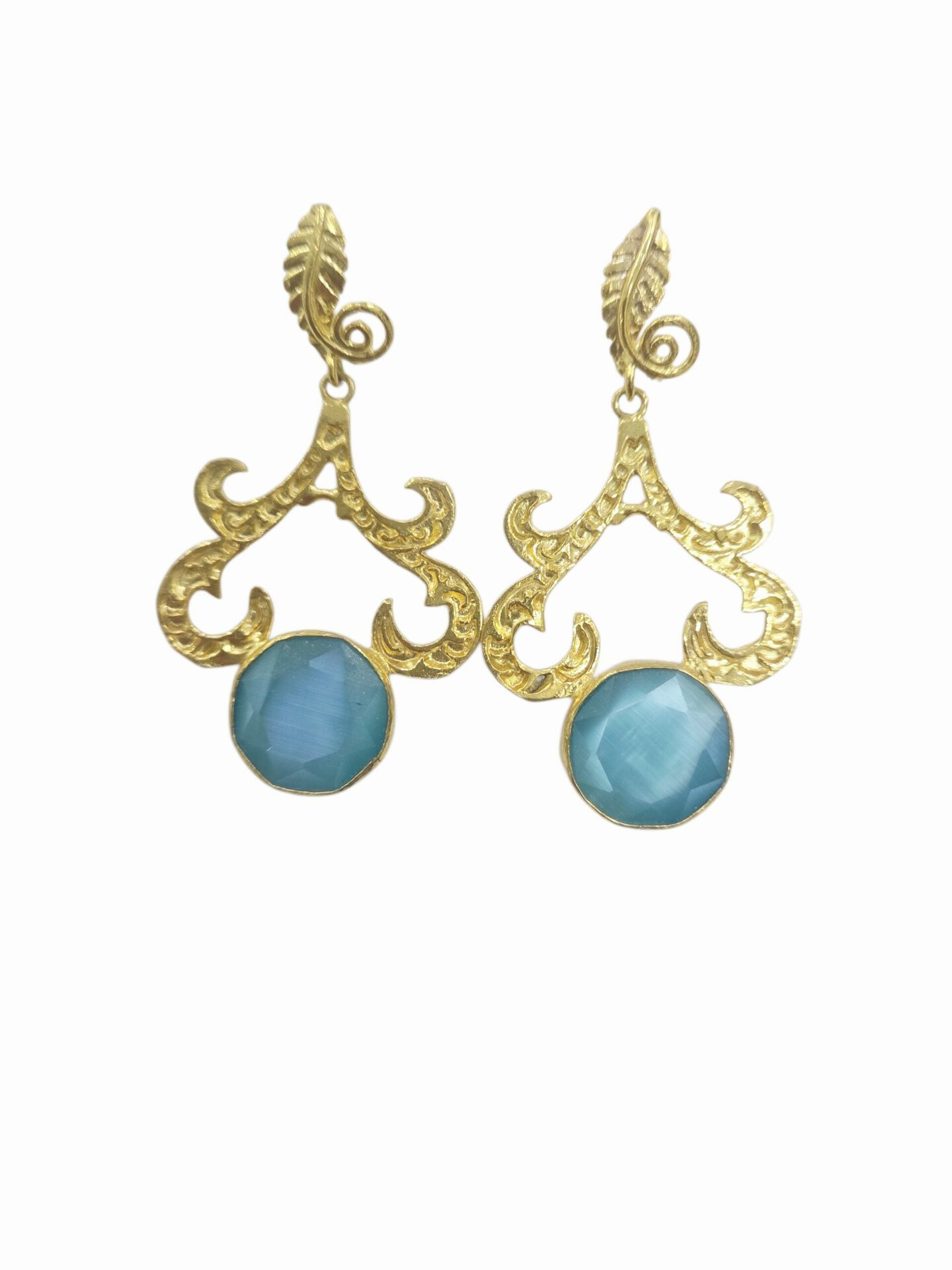 Orecchini realizzati con ottone ed occhio di gatto
lunghezza 5.5cm
peso 6.5gr Spedizione Gratuita