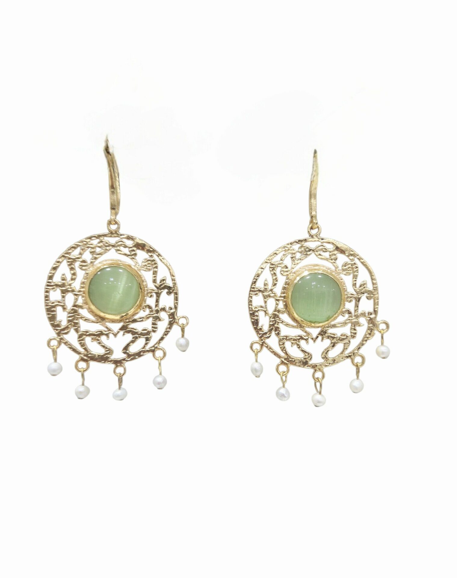 Orecchini  realizzati  con ottone, occhio di gatto e perle di maiora
lunghezza 7cm
peso 7.5gr Spedizione Gratuita