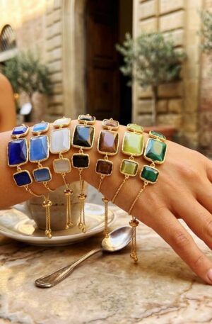 Bracciali regolabili realizzati con occhio di gatto ed ottone,finale con zirconi bianchi. Spedizione Gratuita Bracciali regolabili realizzati con occhio di gatto ed ottone,finale con zirconi bianchi. Spedizione Gratuita