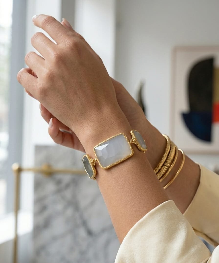 Bracciali regolabili realizzati con occhio di gatto ed ottone,finale con zirconi bianchi. Spedizione Gratuita Bracciali regolabili realizzati con occhio di gatto ed ottone,finale con zirconi bianchi. Spedizione Gratuita