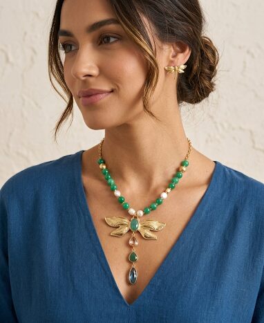 Collana lunga, possibilità di farla anche corta realizzata con agata verde, perle di fiume,ematite e ciondolo libellula in ottone con quarzi e pietre naturali.
lunghezza collana 76cm
lunghezza ciondolo 9 cm Spedizione Gratuita Collana lunga, possibilità di farla anche corta realizzata con agata verde, perle di fiume,ematite e ciondolo libellula in ottone con quarzi e pietre naturali.
lunghezza collana 76cm
lunghezza ciondolo 9 cm Spedizione Gratuita