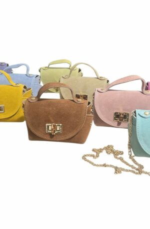 Tracollina in suede con catenella dorata,chiusura in osso. Misura L16 B8 H10.
Made Italy Spedizione Gratuita Tracollina in suede con catenella dorata,chiusura in osso. Misura L16 B8 H10.
Made Italy Spedizione Gratuita