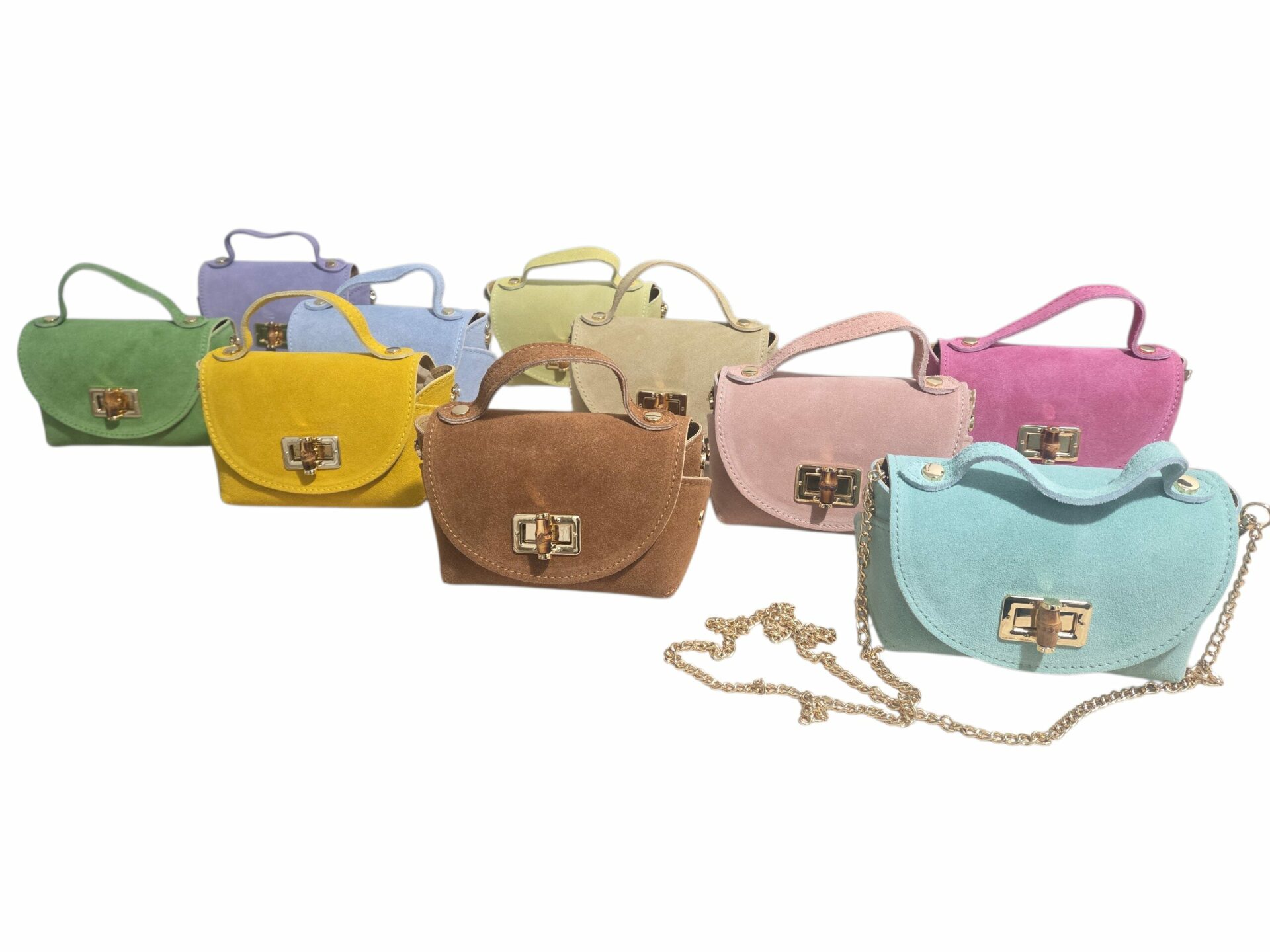 Tracollina in suede con catenella dorata,chiusura in osso. Misura L16 B8 H10.
Made Italy Spedizione Gratuita Tracollina in suede con catenella dorata,chiusura in osso. Misura L16 B8 H10.
Made Italy Spedizione Gratuita