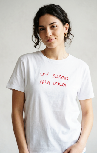 T shirt manica corta con scritta ricamata “un disagio alla volta” taglia unica, vestibilità morbida.
composizione 95% cotone 5% elastame Spedizione Gratuita T shirt manica corta con scritta ricamata “un disagio alla volta” taglia unica, vestibilità morbida.
composizione 95% cotone 5% elastame Spedizione Gratuita