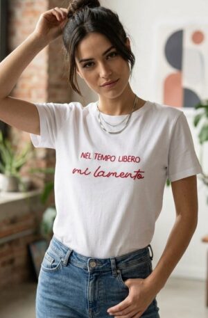 T shirt manica corta con scritta ricamata “nel tempo libero mi lamento” taglia unica, vestibilità morbida.
composizione 95% cotone 5% elastame Spedizione Gratuita T shirt manica corta con scritta ricamata “nel tempo libero mi lamento” taglia unica, vestibilità morbida.
composizione 95% cotone 5% elastame Spedizione Gratuita