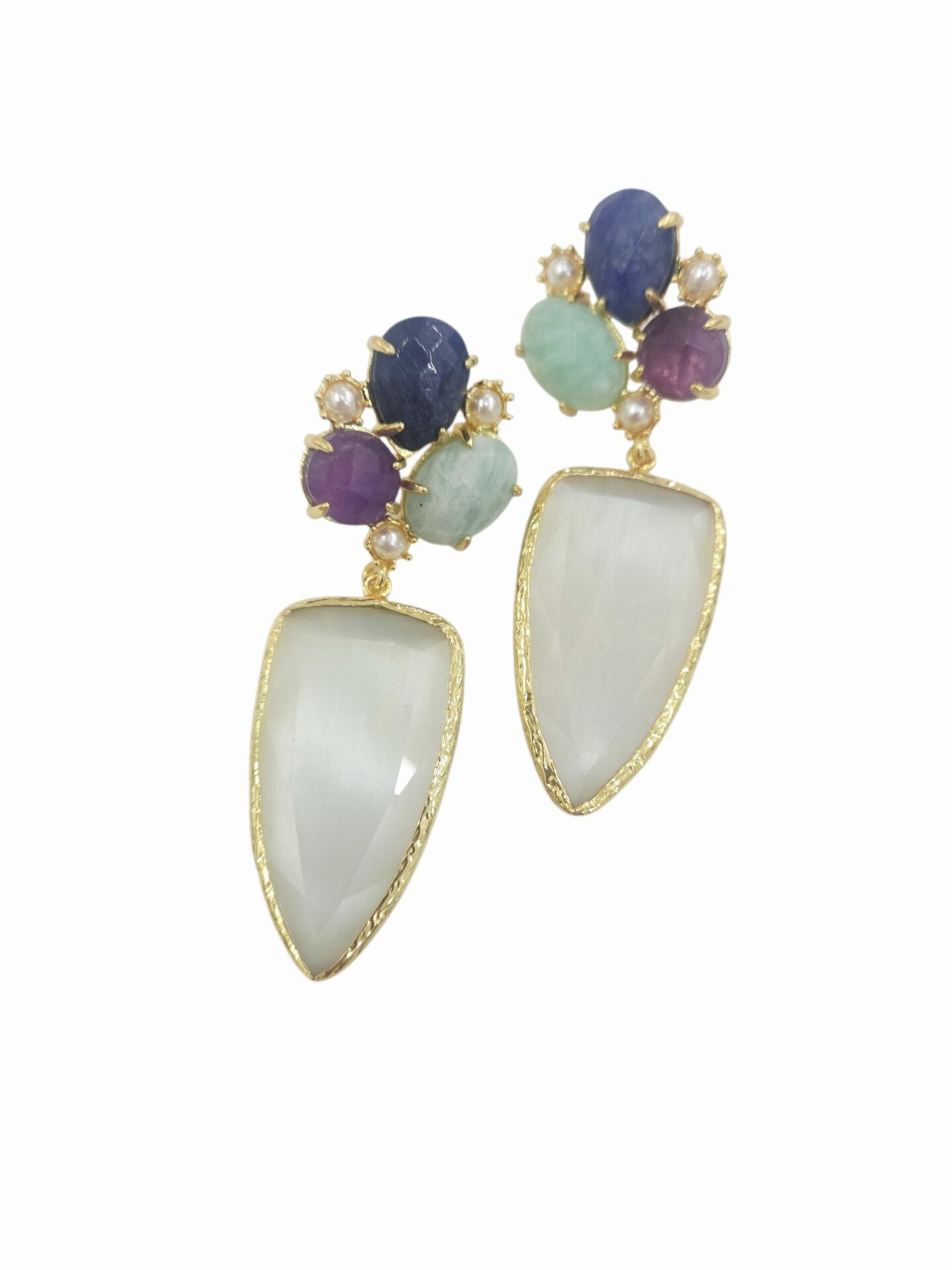 Orecchini realizzati con perle di maiorca, pietre naturali:lapislazzuli,amazzonite,ametista ed occhio di gatto circondati da ottone
lunghezza 6.5cm
peso 14.2 Spedizione Gratuita Orecchini realizzati con perle di maiorca, pietre naturali:lapislazzuli,amazzonite,ametista ed occhio di gatto circondati da ottone
lunghezza 6.5cm
peso 14.2 Spedizione Gratuita