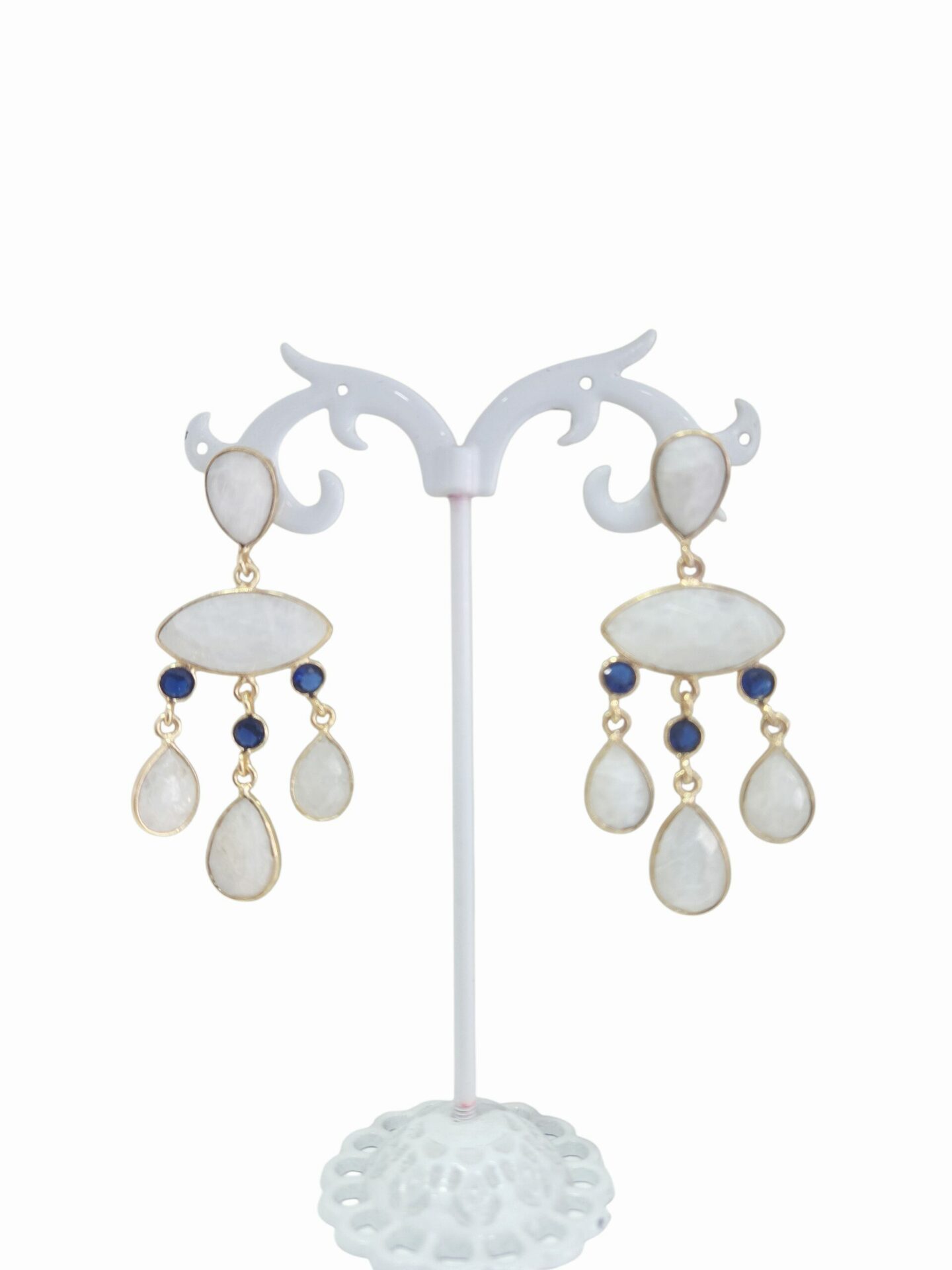 Orecchini realizzati con pietra di luna e zirconi blu
peso 5.2gr
lunghezza 5cm Spedizione Gratuita Orecchini realizzati con pietra di luna e zirconi blu
peso 5.2gr
lunghezza 5cm Spedizione Gratuita