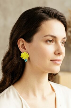 Orecchini realizzati con ottone smaltato giallo e turchese
lunghezza 4 cm
peso 8.2gr Spedizione Gratuita Orecchini realizzati con ottone smaltato giallo e turchese
lunghezza 4 cm
peso 8.2gr Spedizione Gratuita