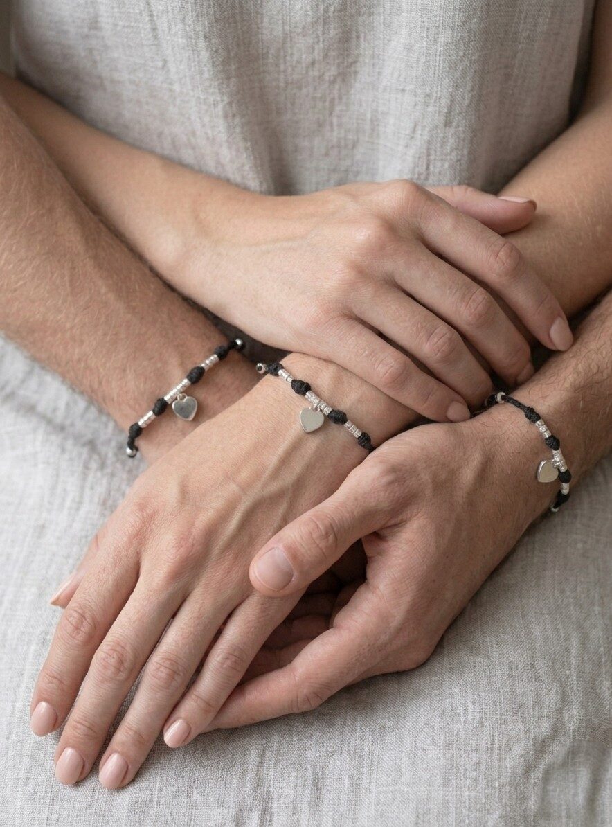 Bracciale modello dodo regolabile,unisex, realizzato con tessuto nero lavabile,dadini e ciondolo cuore in argento925 Spedizione Gratuita Bracciale modello dodo regolabile,unisex, realizzato con tessuto nero lavabile,dadini e ciondolo cuore in argento925 Spedizione Gratuita