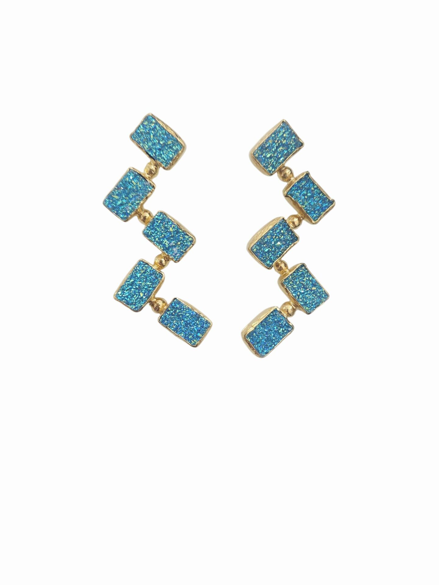 Orecchini realizzati con pietra turchese gliter su base in ottone
lunghezza 5cm
peso 5.9gr Spedizione Gratuita