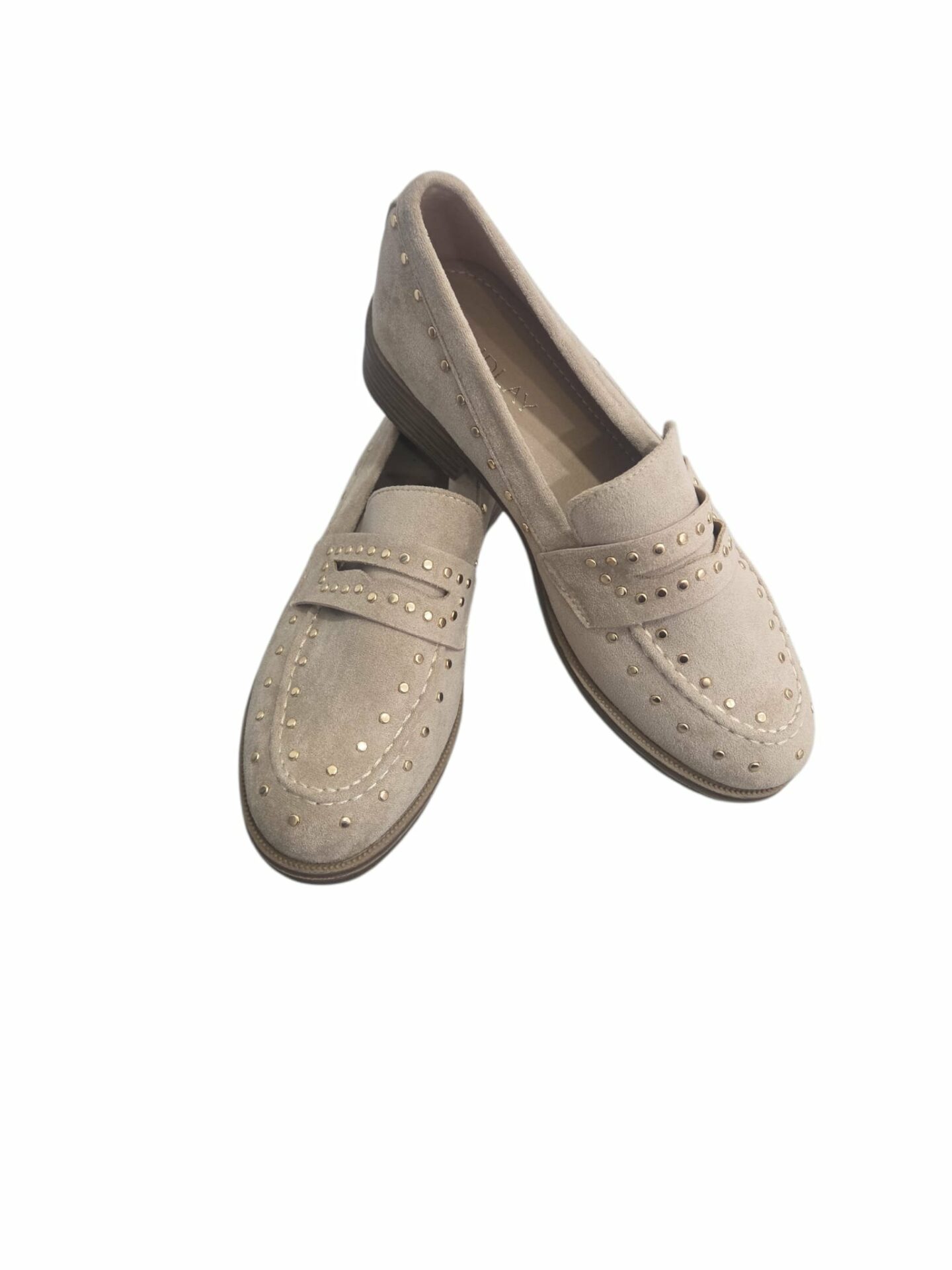 Mocassino scamosciato con borchie colore beige,tacchetto 3cm. Spedizione Gratuita Mocassino scamosciato con borchie colore beige,tacchetto 3cm. Spedizione Gratuita