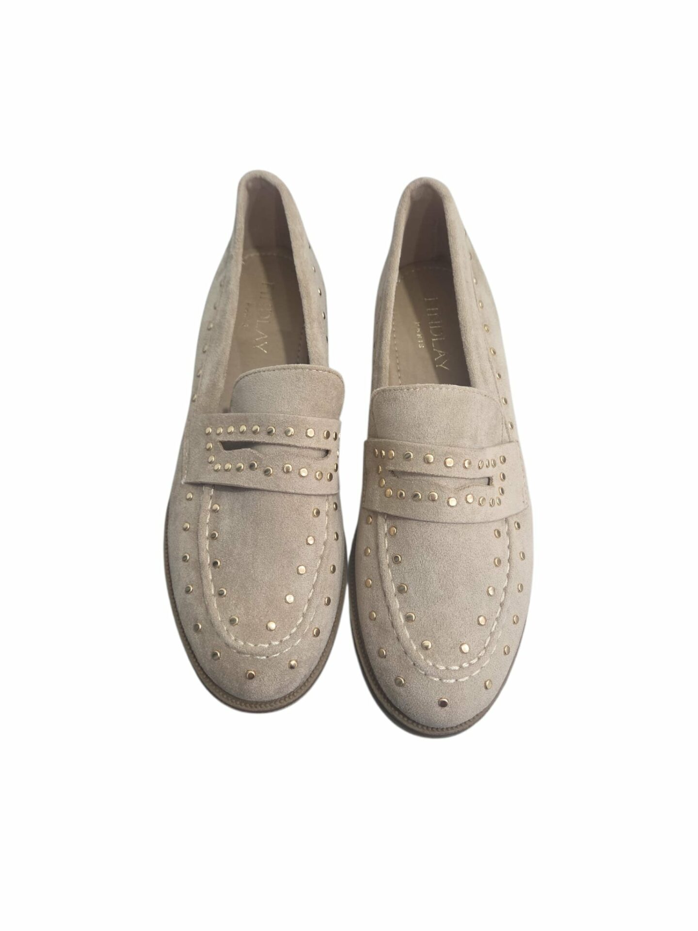 Mocassino scamosciato con borchie colore beige,tacchetto 3cm. Spedizione Gratuita Mocassino scamosciato con borchie colore beige,tacchetto 3cm. Spedizione Gratuita