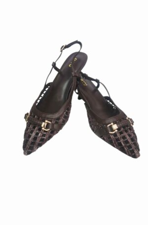 Décolleté in rattan ed ecopelle marrone  con fibia, tacchetto sottile 6cm. Morbide e comode.fibietta laterale. Spedizione Gratuita