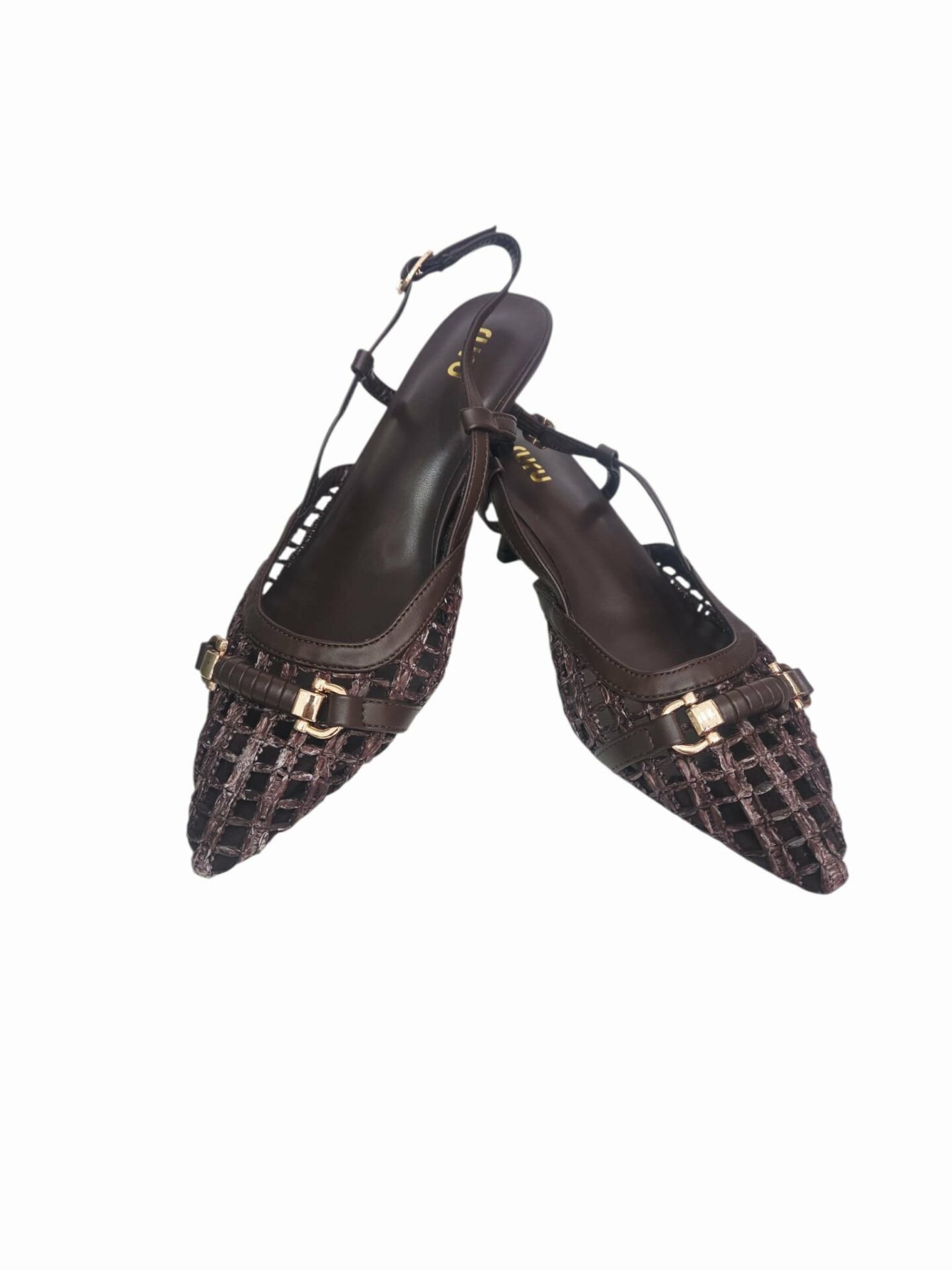 Décolleté in rattan ed ecopelle marrone con fibia, tacchetto sottile 6cm. Morbide e comode.fibietta laterale. Spedizione Gratuita Décolleté in rattan ed ecopelle marrone con fibia, tacchetto sottile 6cm. Morbide e comode.fibietta laterale. Spedizione Gratuita