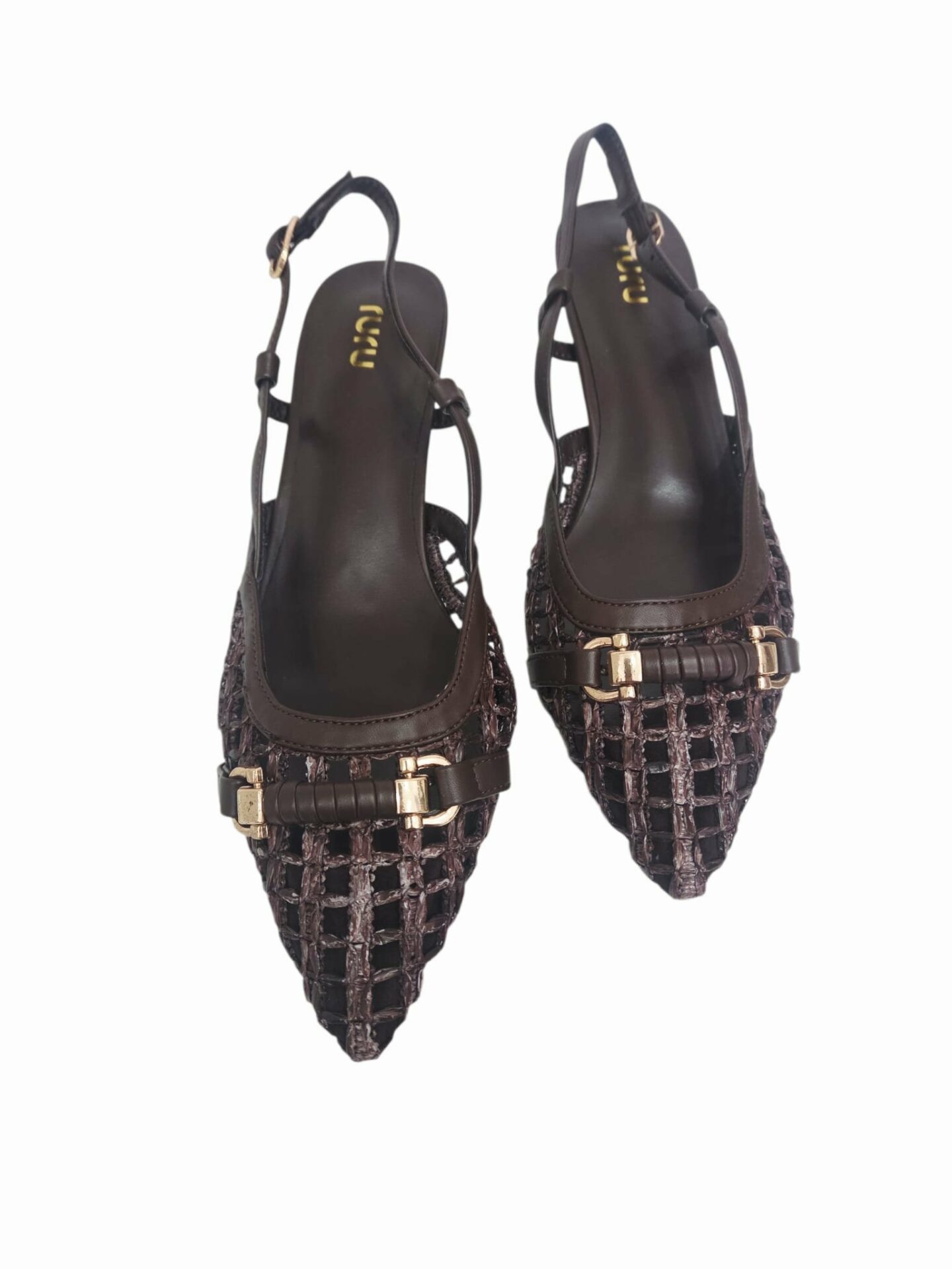 Décolleté in rattan ed ecopelle marrone con fibia, tacchetto sottile 6cm. Morbide e comode.fibietta laterale. Spedizione Gratuita Décolleté in rattan ed ecopelle marrone con fibia, tacchetto sottile 6cm. Morbide e comode.fibietta laterale. Spedizione Gratuita