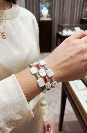 Bracciali regolabili realizzati con perle di fiume piatte,ematite e quarzi
Lunghezza 21cm Spedizione Gratuita