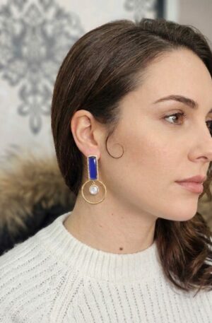 Orecchini realizzati con occhio di gatto blu elettrico, perla di fiume ed ottonelunghezza 6cmpeso 8.6gr Spedizione Gratuita Orecchini realizzati con occhio di gatto blu elettrico, perla di fiume ed ottonelunghezza 6cmpeso 8.6gr Spedizione Gratuita