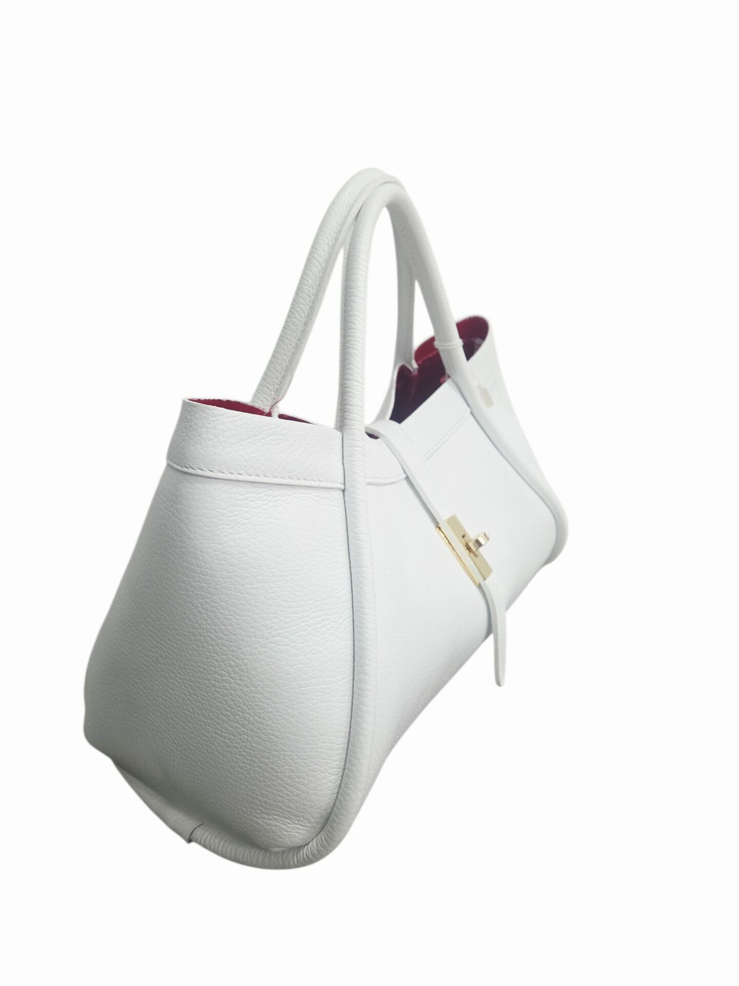 Borsa in vera pelle bianca, made Italy, chiusura metallica con interno in pelle rossa e sacca in tessuto estraibile,dotata di tracolla.
misure L35 B12 H18 
ampiezza manico 14 Spedizione Gratuita