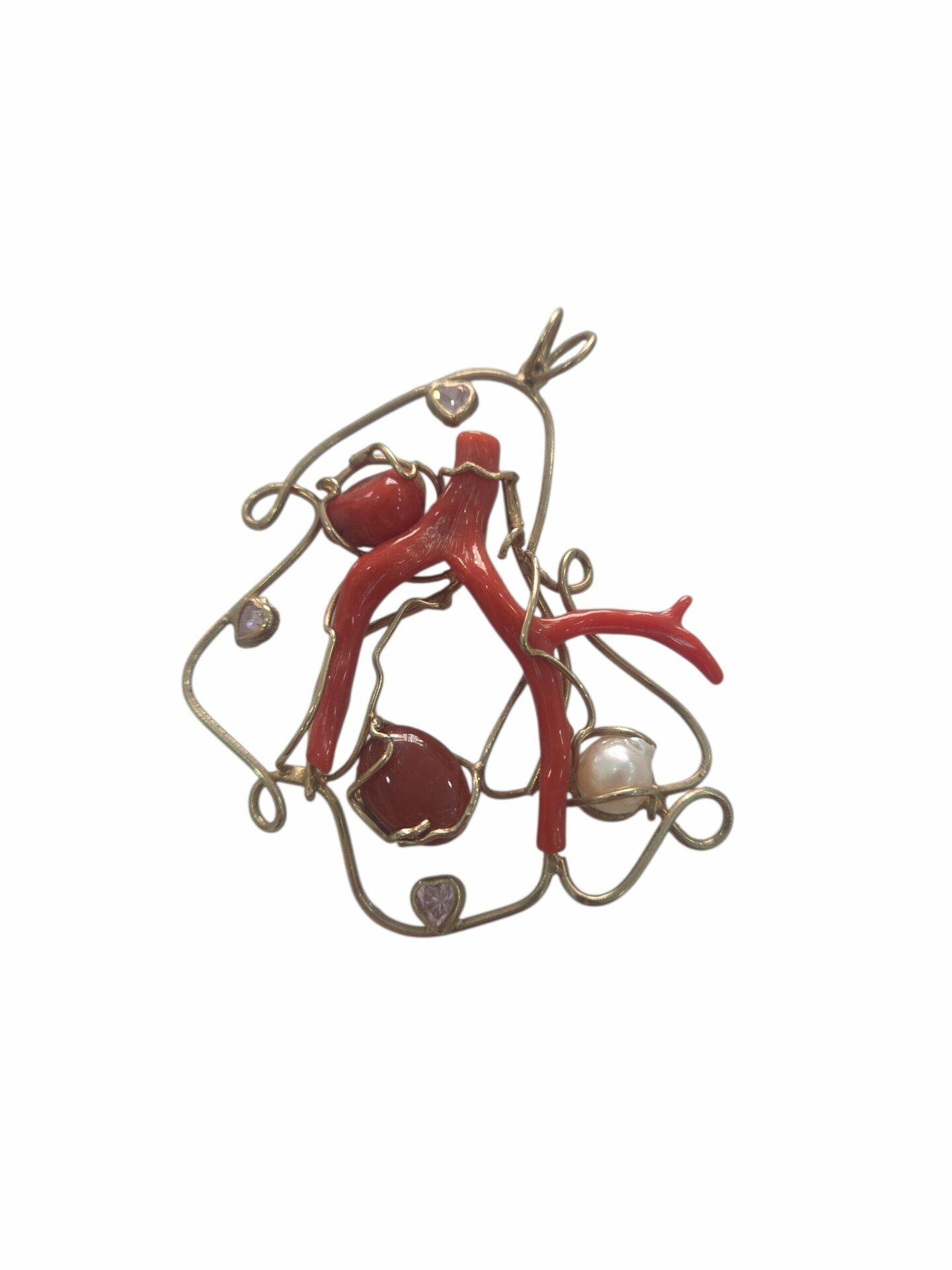 Collana con ciondolo realizzato con corallo,perla barocca e cuori di zirconi rosa,montato su argento925 placcato oro rosato. Laccetto estraibile rosso con chiusura calamita Spedizione Gratuita Collana con ciondolo realizzato con corallo,perla barocca e cuori di zirconi rosa,montato su argento925 placcato oro rosato. Laccetto estraibile rosso con chiusura calamita Spedizione Gratuita