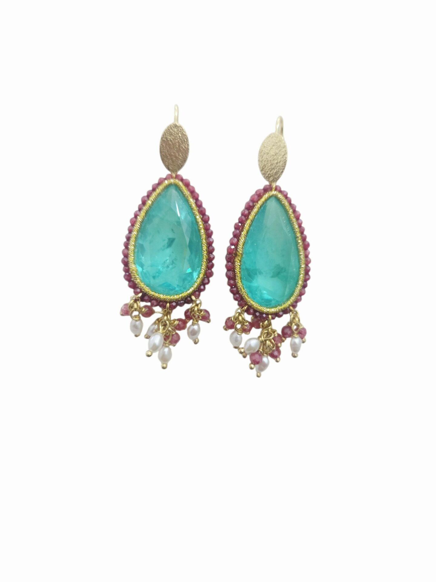 Orecchini realizzati con argento925 placcato oro, quarzi,perle di fiume e tessuto. 
lunghezza 5.5cm
peso 6.7gr Spedizione Gratuita