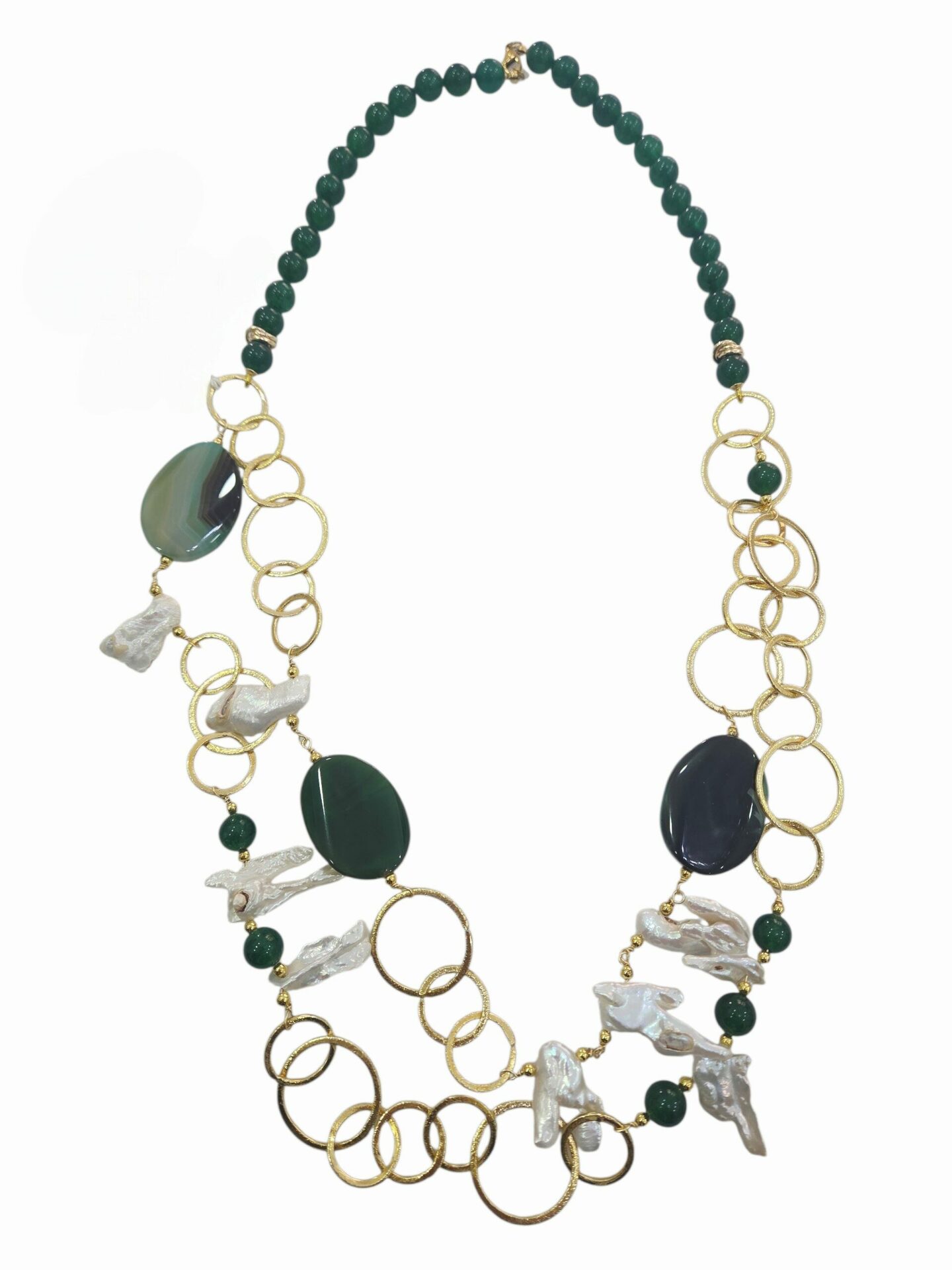 Collana realizzata con Giada verde, agata,perle barocche irregolari e catena in ottone anallergica 
lunghezza 74cm Spedizione Gratuita