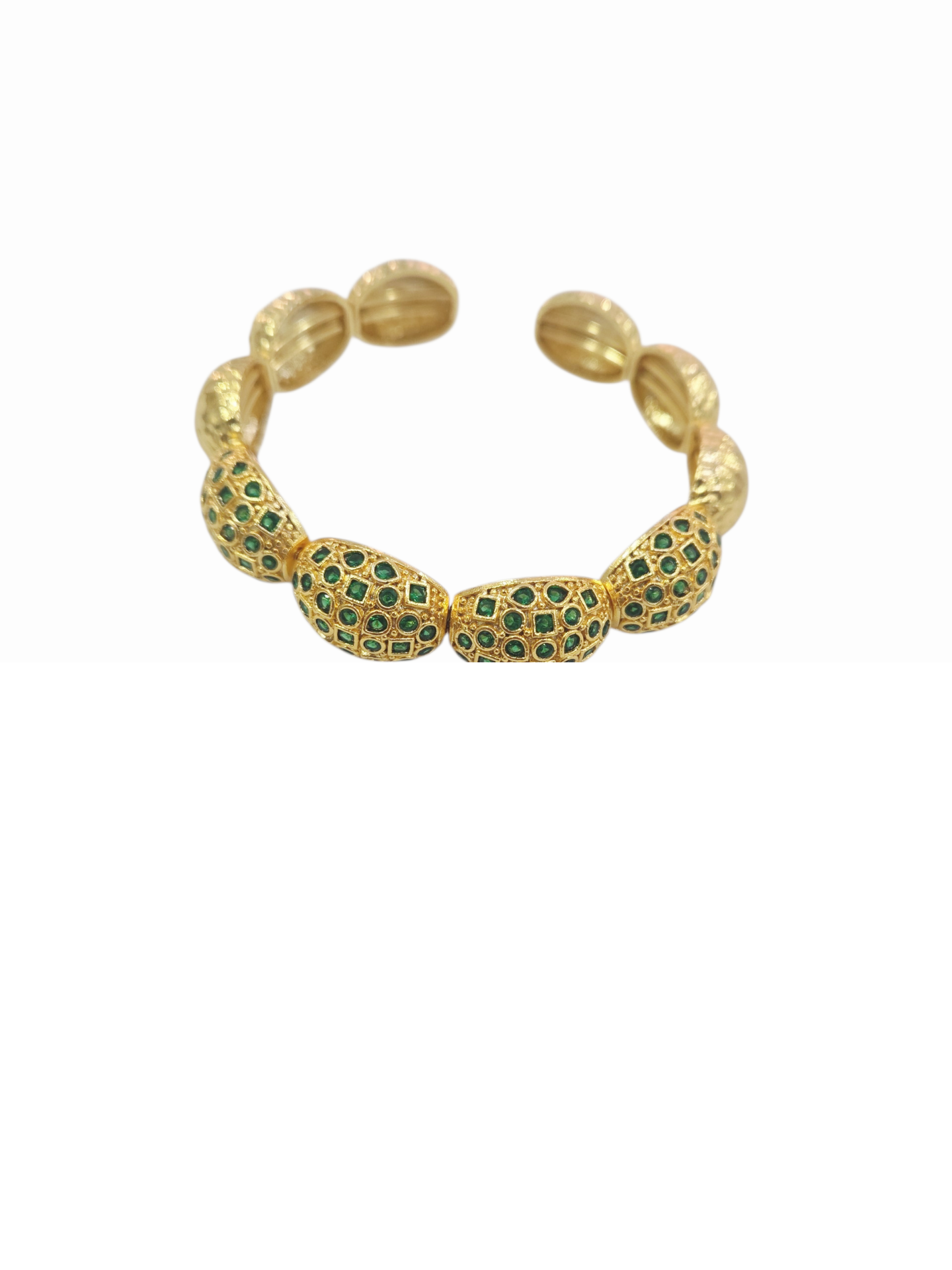 Bracciale ad incastro realizzato artigianalmente con ottone battuto e 4 ovali centrale con zirconi verdi incastonati Spedizione Gratuita