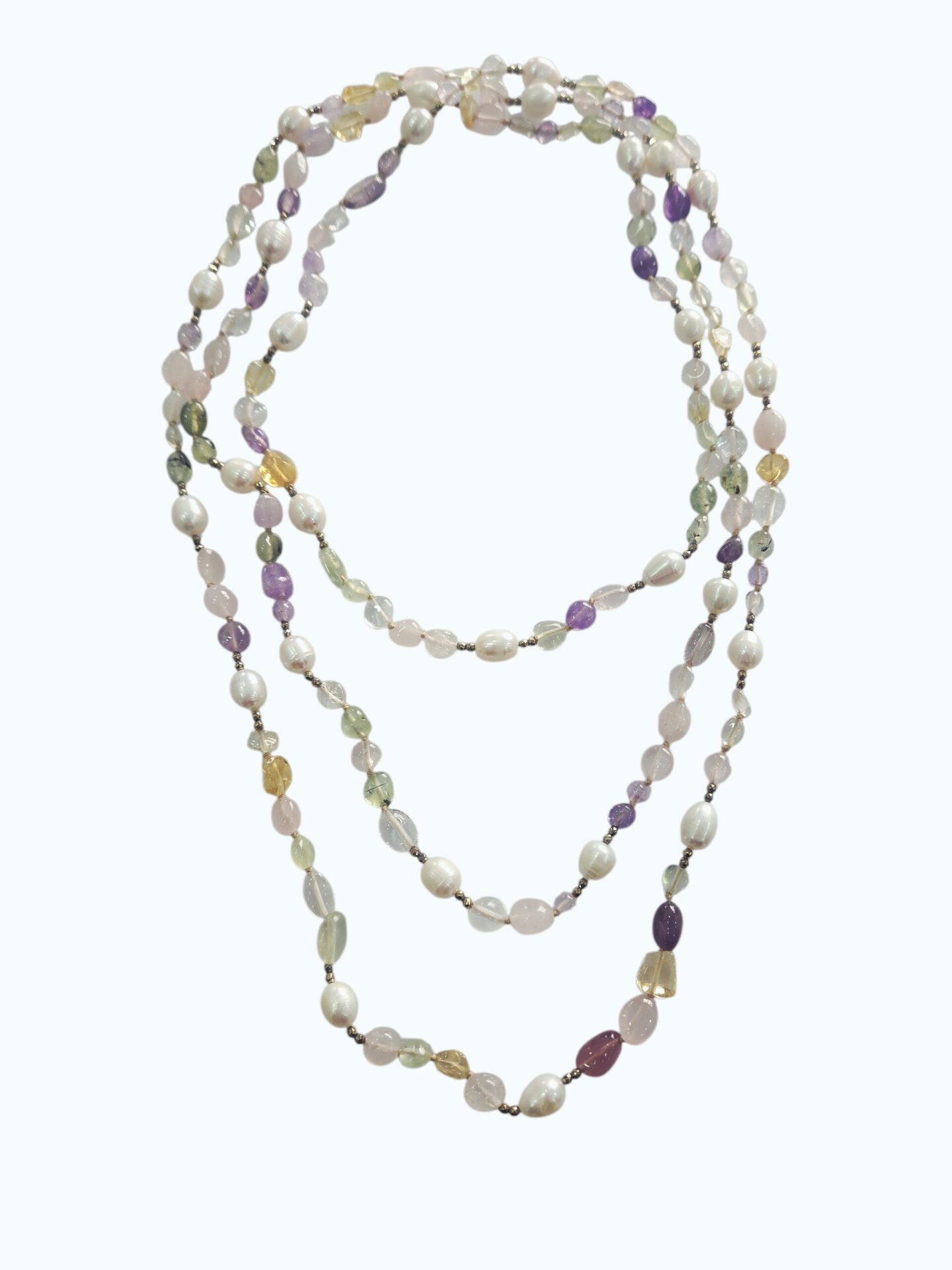 Collana molto lunga possibilità di fare fino a 3 giri, realizzata con perle di fiume,quarzi ed ametistalunghezza 1.60cm Spedizione Gratuita