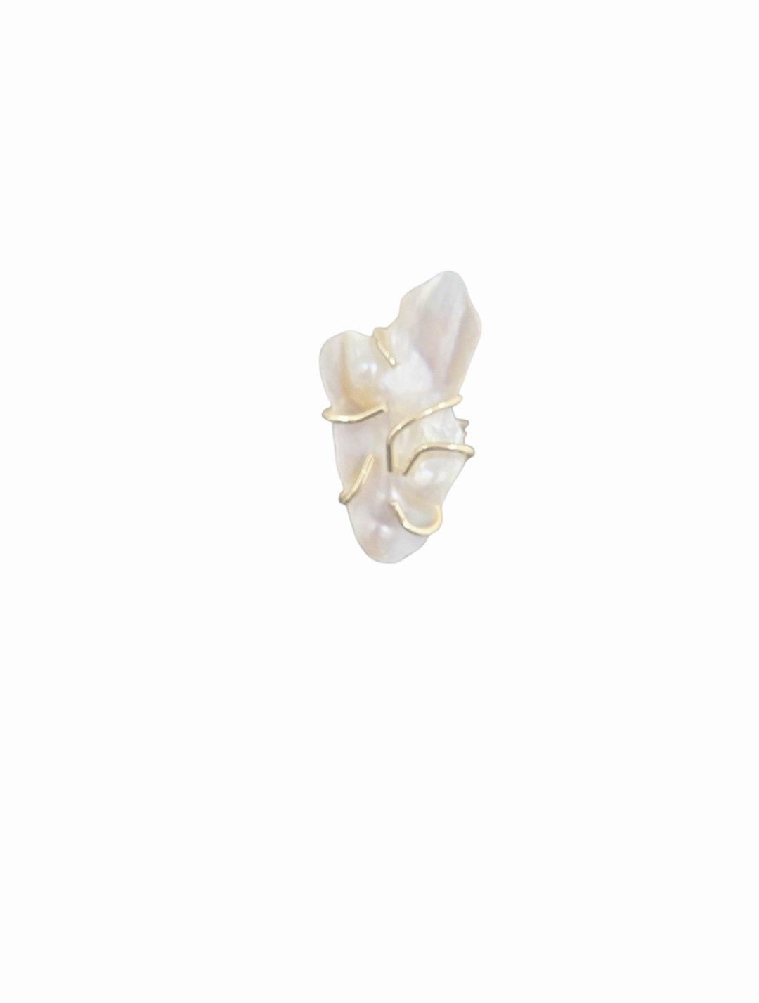 Anello regolabile realizzato con perla scaramazza grande su base in ottone
lunghezza perla 4.5cm Spedizione Gratuita