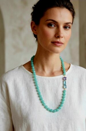 Collana realizzata con occhio di gatto verde acqua e laterali multicolore cristalloidi su base in ottone 
lunghezza 75cm Spedizione Gratuita