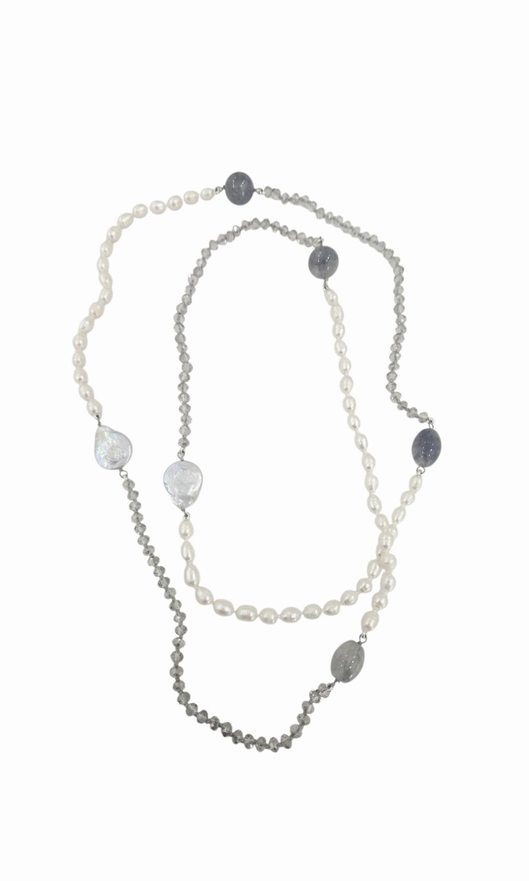 Collana lunga possibilità di fare doppio giro realizzata con cristalli,perle di fiume, agata,quarzo grigio e perle barocche piatte
lunghezza 1.24cm Spedizione Gratuita