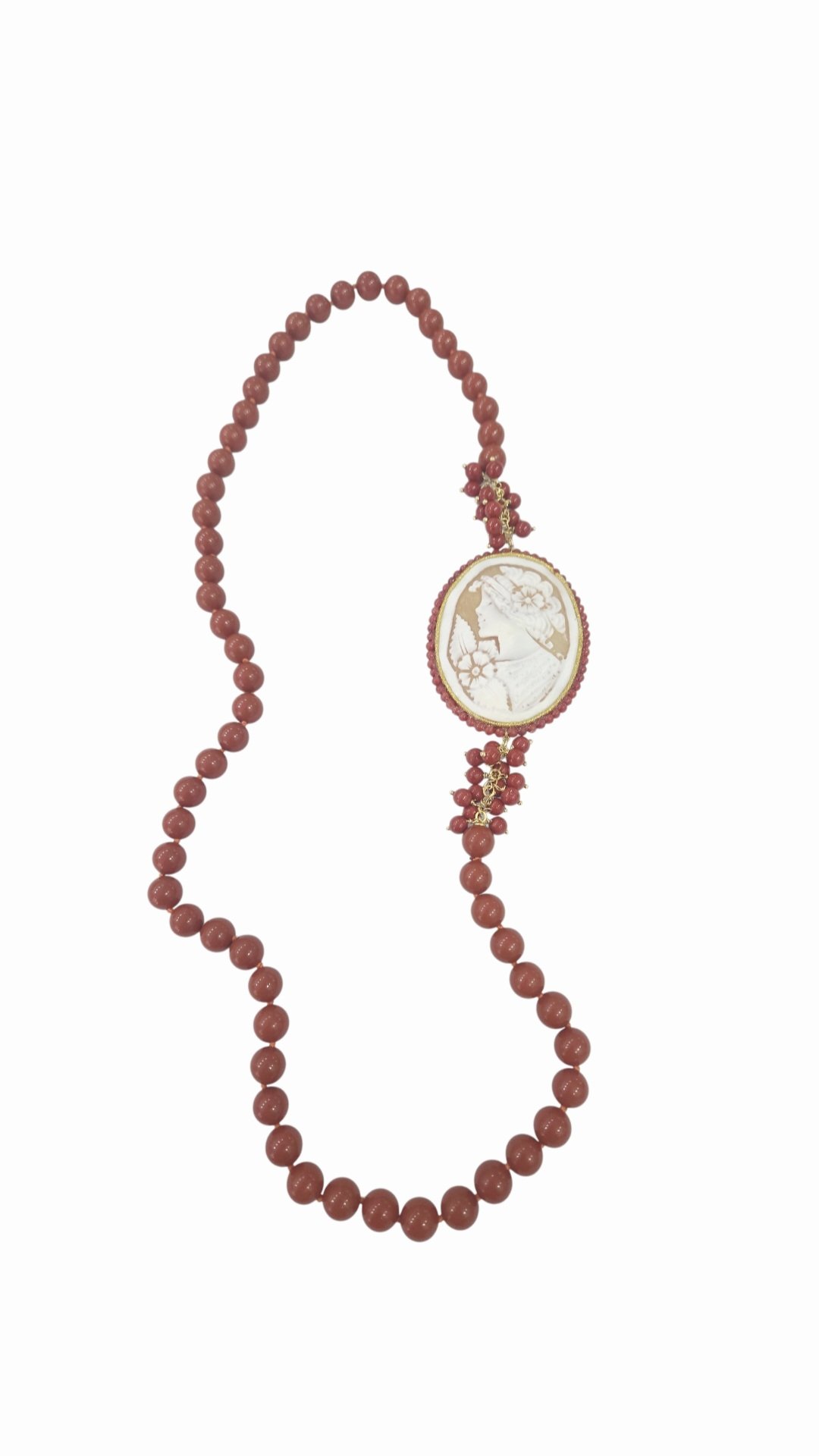 Collana lunga realizzata con pasta di corallo e laterale con cammeo di Torre del Greco 
lunghezza 74cm Spedizione Gratuita