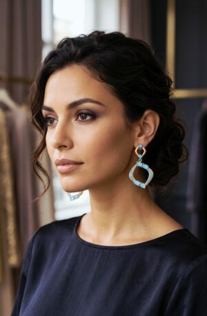 Orecchini realizzati con zirconi turchesi incastonati su ottone
lunghezza 5.5cm
peso 6.6gr Spedizione Gratuita