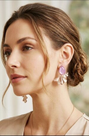 Orecchini realizzati con occhio di gatto rosa ed ottone 
lunghezza 3.5cm
peso 6gr Spedizione Gratuita