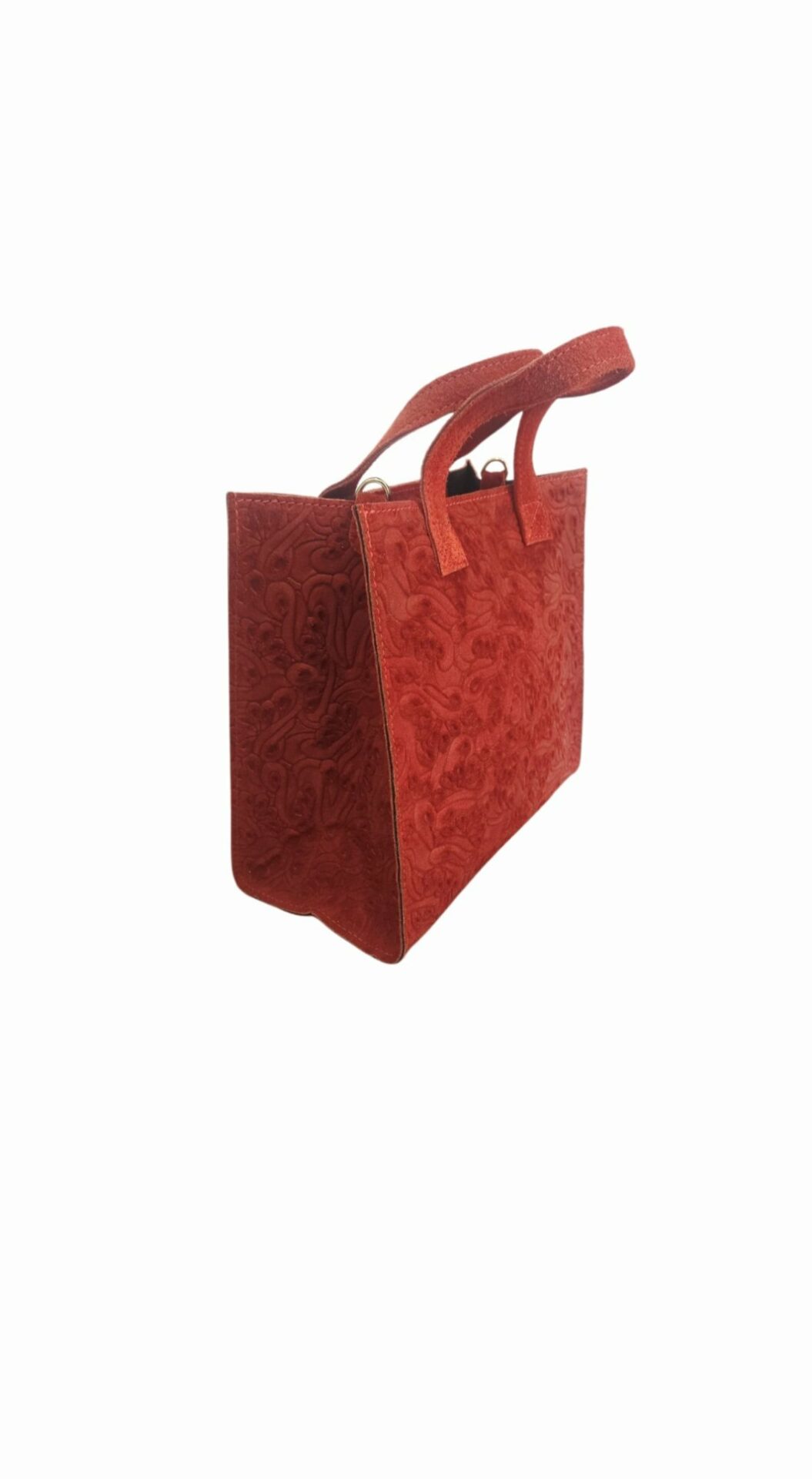 Borsa realizzata in vera pelle, camoscio stampato, made italy , dotata di tracolla  chiusura con zip,tasca unica interna. Misure H26 B 12 L 27colore rosso Spedizione Gratuita