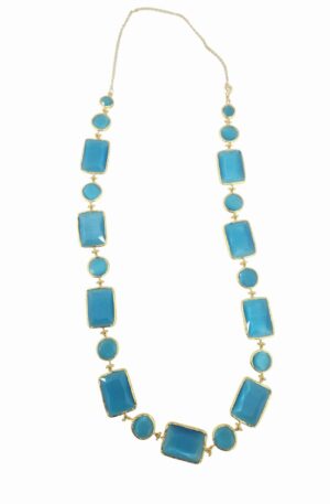 Collana realizzata con piastre rettangolari e tonde in occhio di gatto circondate da ottone. Possibilità si farla sia girocollo che lunga. Colore turchese Lunghezza 71cm Spedizione Gratuita