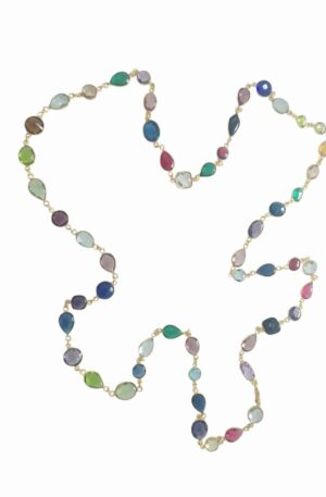 Collana lunga realizzata con quarzi multicolore contornati da ottone in varie forme possibilità di farla doppio giro.
lunghezza 1m Spedizione Gratuita