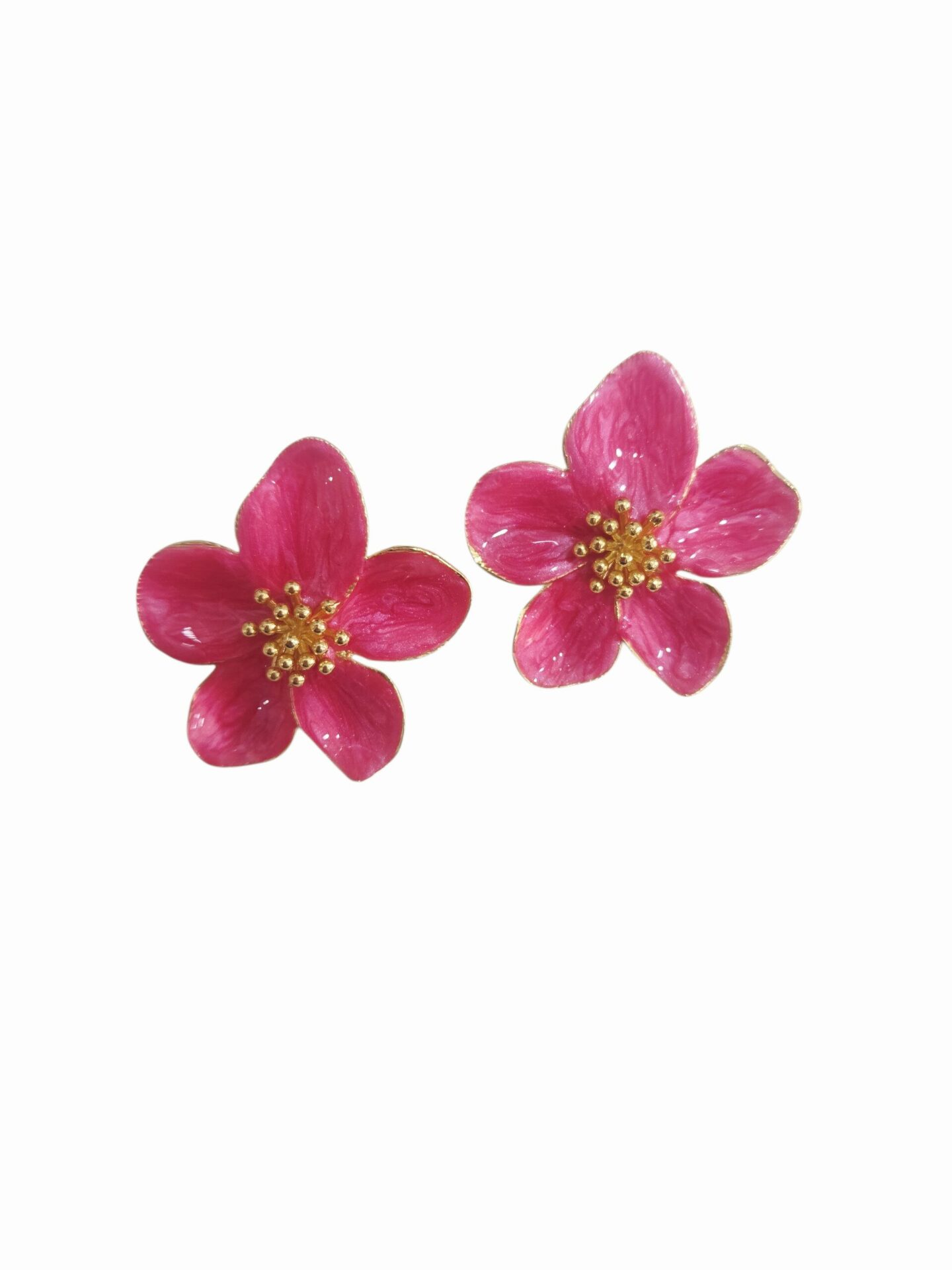 Orecchini fiori lobo in ottone smaltato fucsia.Lunghezza 3.5cmpeso 7.7gr Spedizione Gratuita